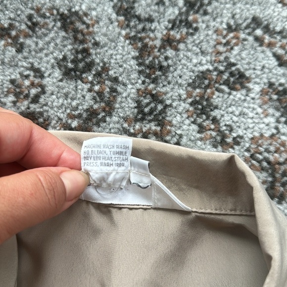 Vintage Susan Hutton Pleated Button Down Blouse Beige 12 - Picture 4 of 6